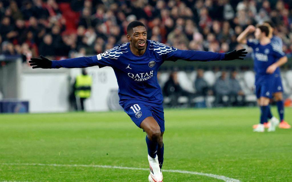 包含巴黎圣日耳曼主场胜利，稳坐积分榜首的词条