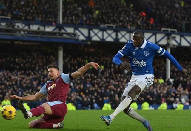 英超之战，悬念重重谁将跻身巅峰？的简单介绍